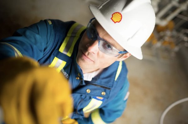 股票配资炒股 地缘局势趋缓叠加中长期供应过剩矛盾难解，国际油价跌超2%