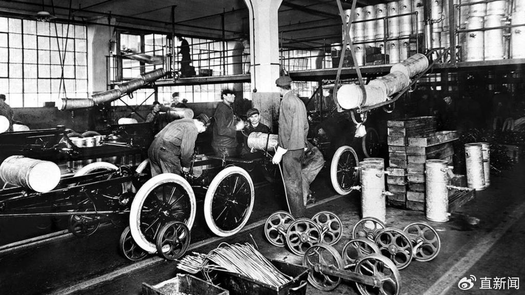 20世纪福特汽车的生产场景